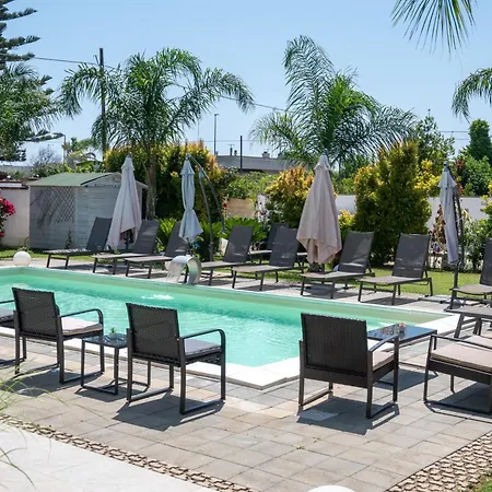 Bed & Breakfast Leonardo - Room, Pool & Restaurant