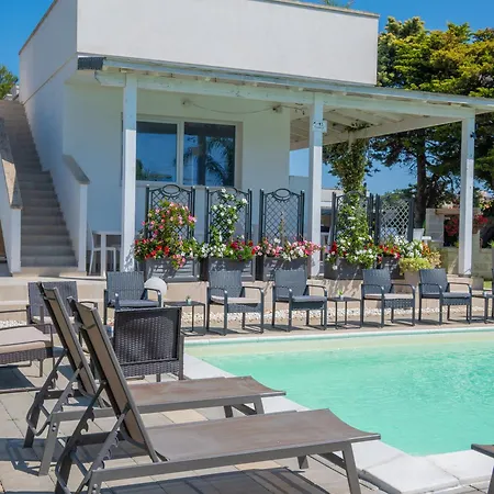 Leonardo - Room, Pool & Restaurant 4*