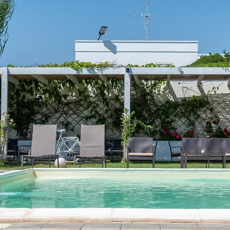 Leonardo - Room, Pool & Restaurant B&B 3*