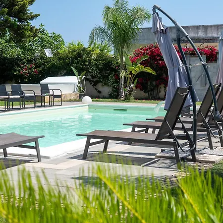 Bed & Breakfast Leonardo - Room, Pool & Restaurant