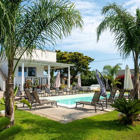B&B Leonardo - Room, Pool & Restaurant 3*