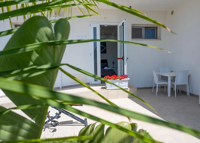 Leonardo - Room, Pool & Restaurant B&B 3*