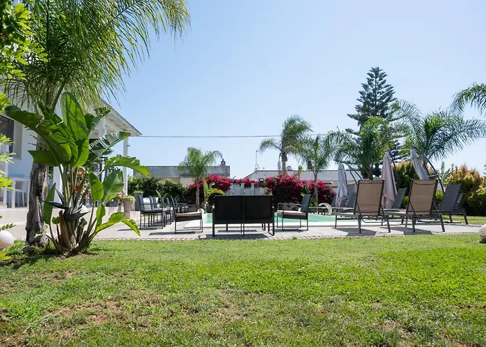 Leonardo - Room, Pool & Restaurant B&B