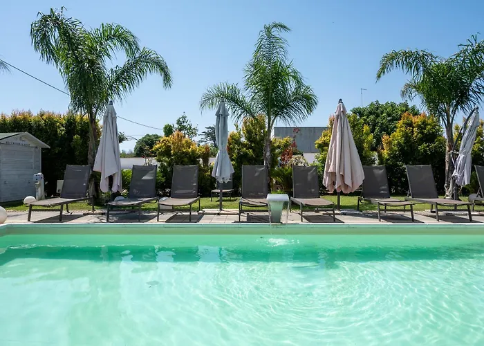 B&B Leonardo - Room, Pool & Restaurant 3*