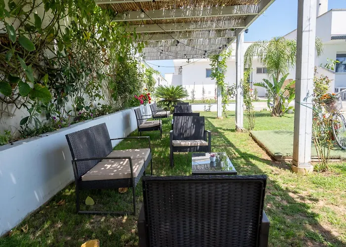 B&B Leonardo - Room, Pool & Restaurant 3*