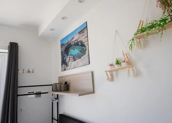 B&B Leonardo - Room, Pool & Restaurant 3*