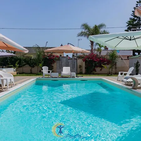 Leonardo - Room, Pool & Restaurant Frühstückspension *