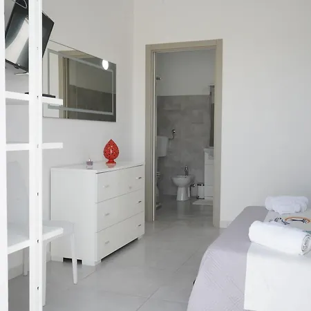 Bed & Breakfast Leonardo - Room, Pool & Restaurant *