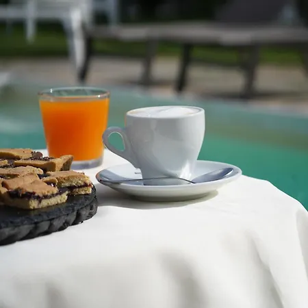 Leonardo - Room, Pool & Restaurant Bed & Breakfast *