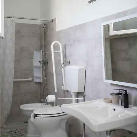 Leonardo - Room, Pool & Restaurant Bed & Breakfast San Foca