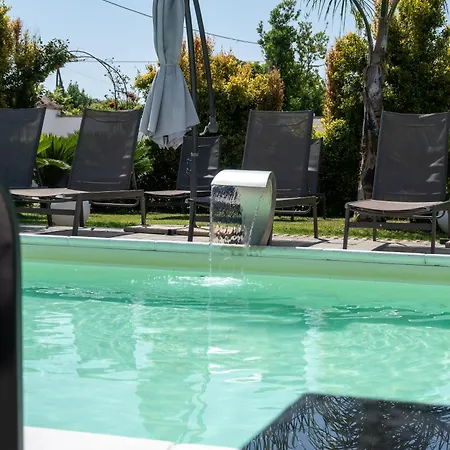 Leonardo - Room, Pool & Restaurant Bed and Breakfast *