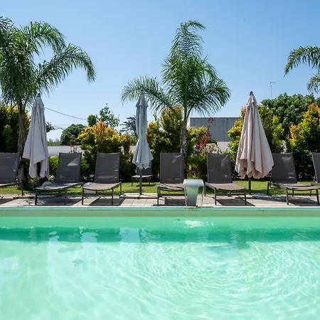 ベッド・アンド・ブレックファスト Leonardo - Room, Pool & Restaurant *