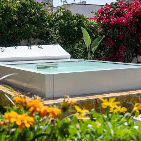 Bed and Breakfast Leonardo - Room, Pool & Restaurant San Foca