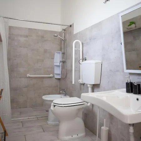 Leonardo - Room, Pool & Restaurant Bed and Breakfast San Foca