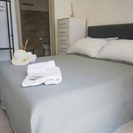 Leonardo - Room, Pool & Restaurant Bed and Breakfast *